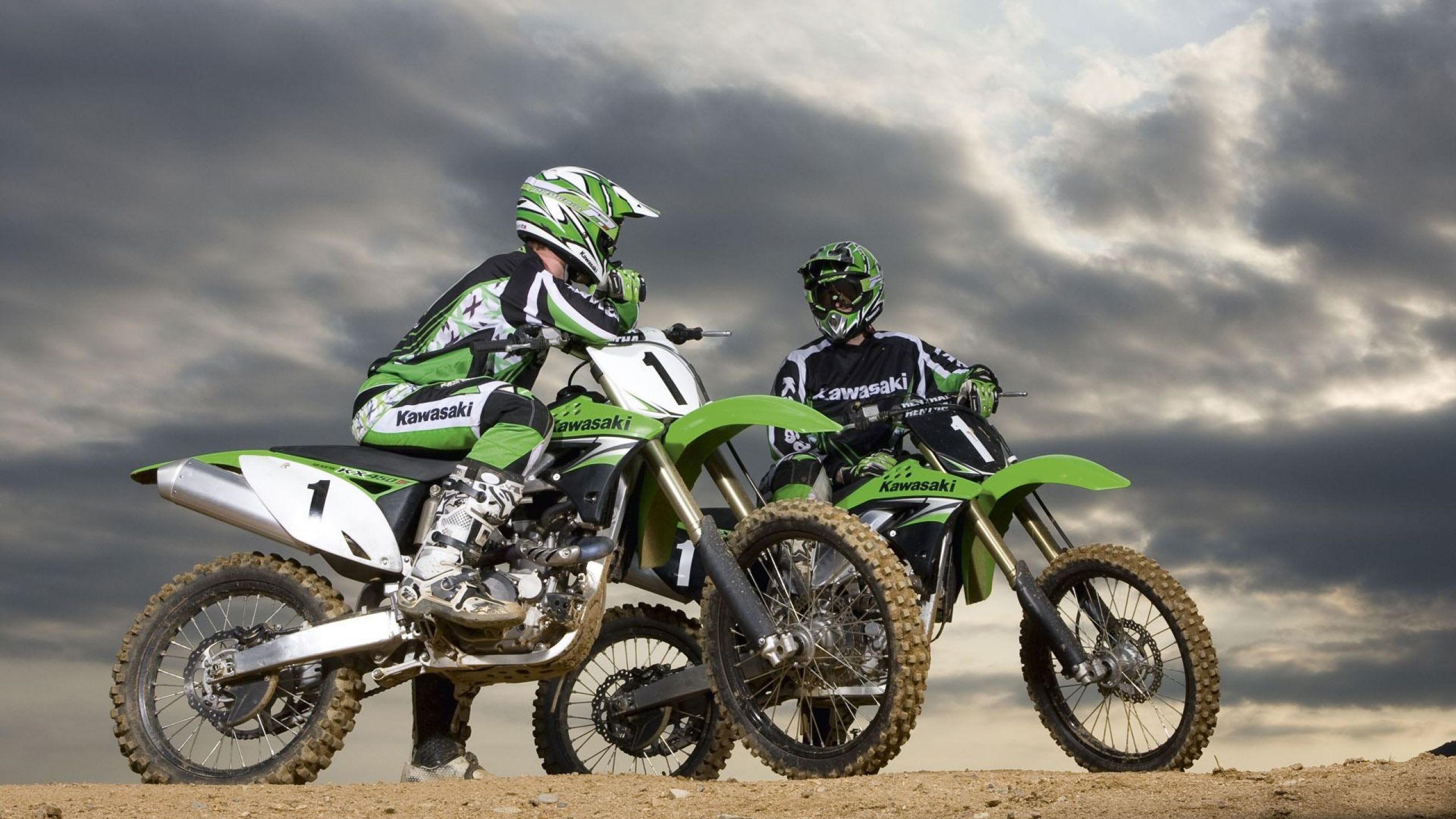 2560x1440 Epic Motocross Action: HD Wallpaper for Sports Enthusiastsx1440