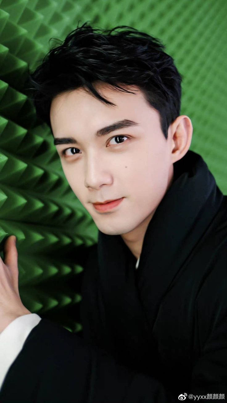 736x1308 Leo Wu