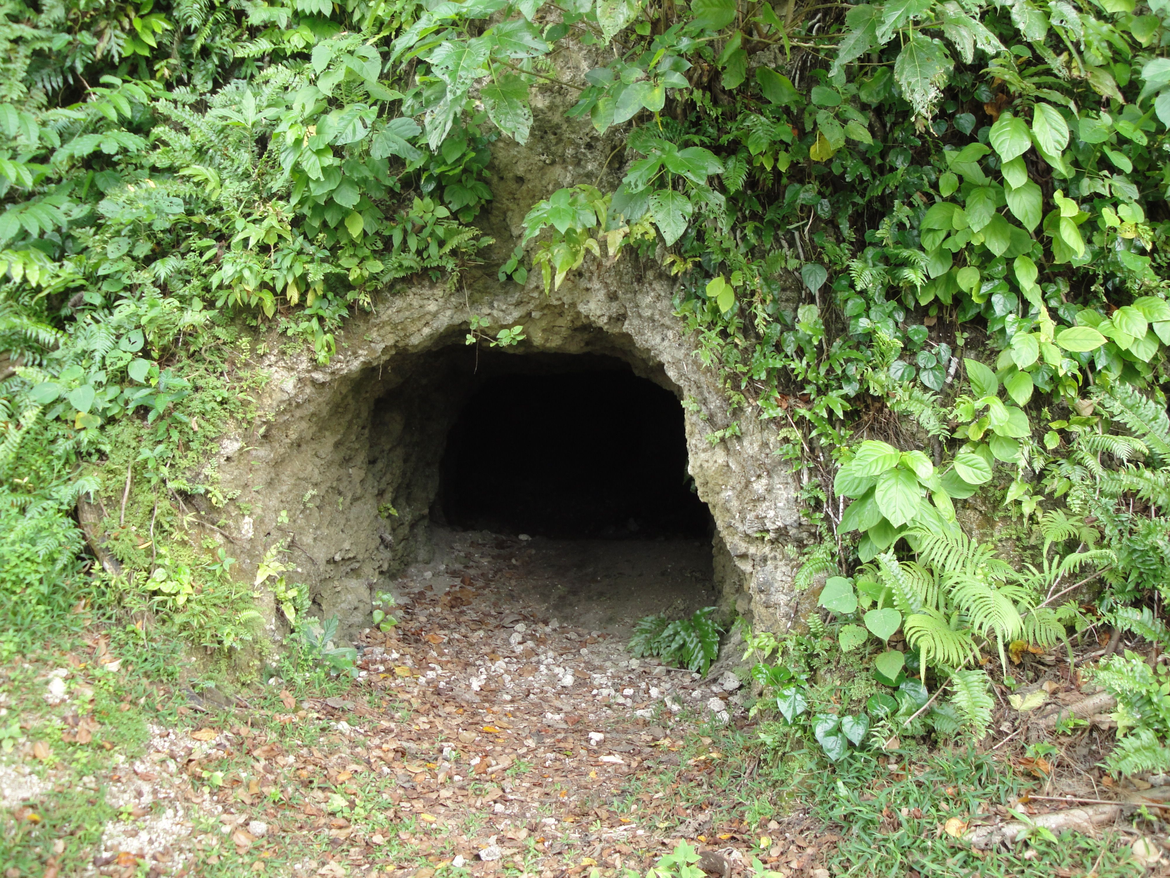 4000x3000 An Entrance to the Thousend Men Cave