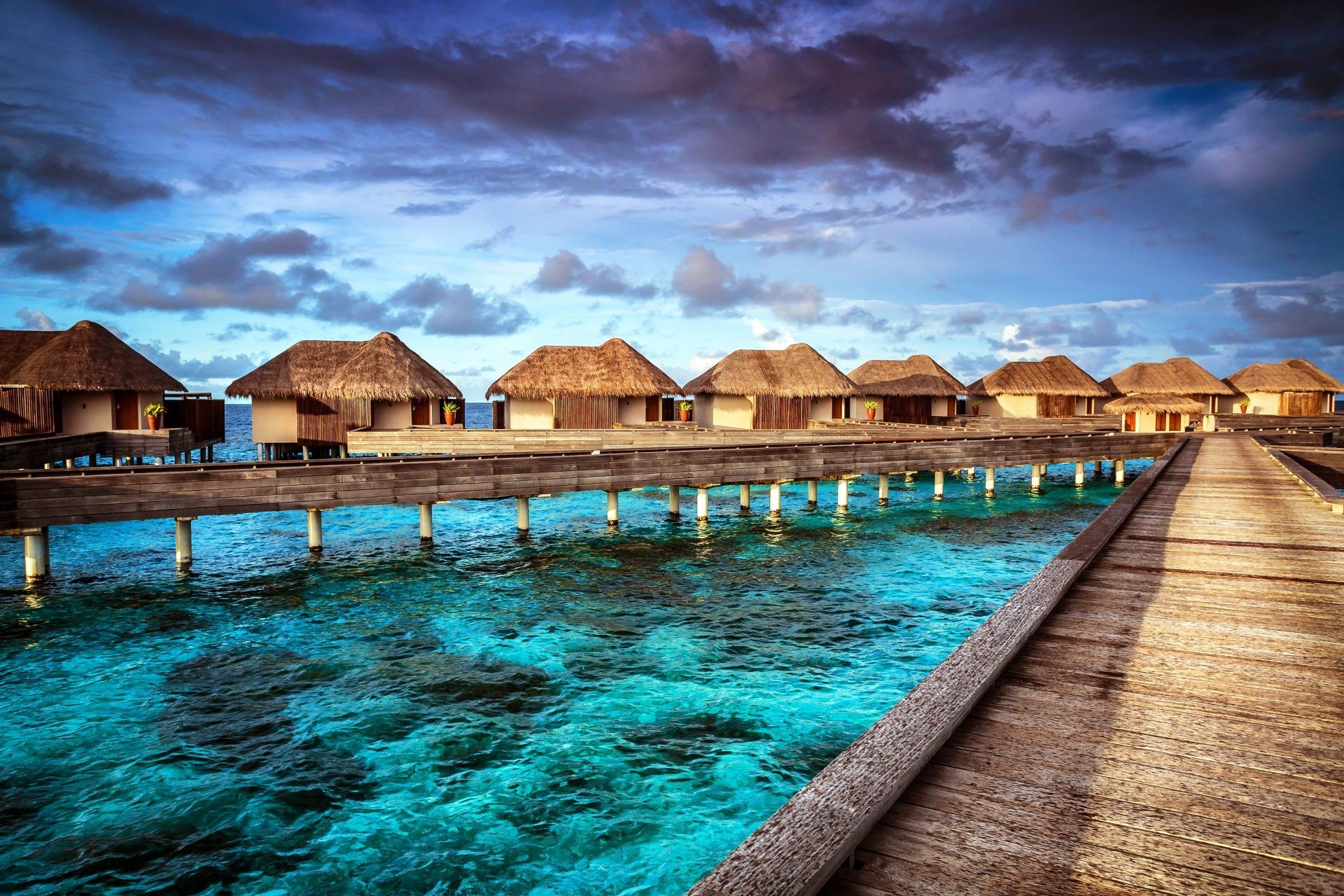 1920x1280 5K Ultra HD: Tropical Overwater Bungalow Resortx4056