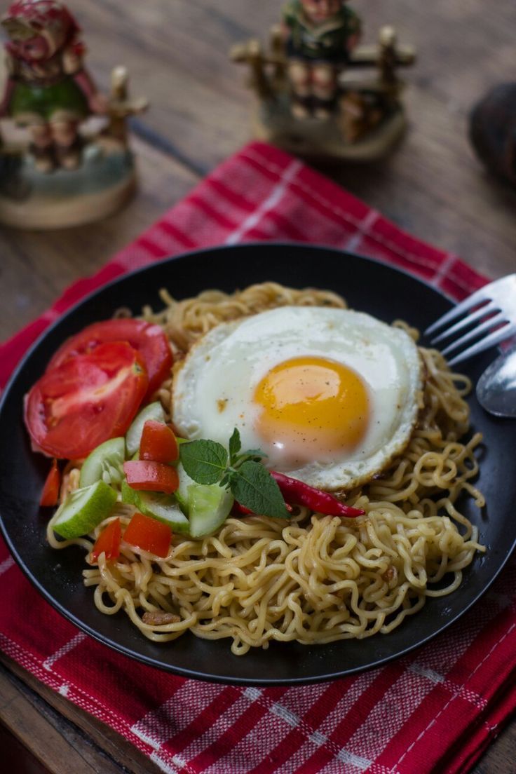 736x1104 Indomie Goreng #food #photography #indomie #friednoodles. Papan menu, Telur goreng, Mie goreng indomie