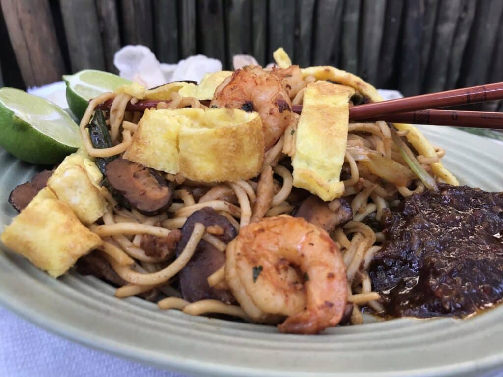 1024x768 Mie Goreng: Indonesian Spicy Noodles With Sambal Bajak