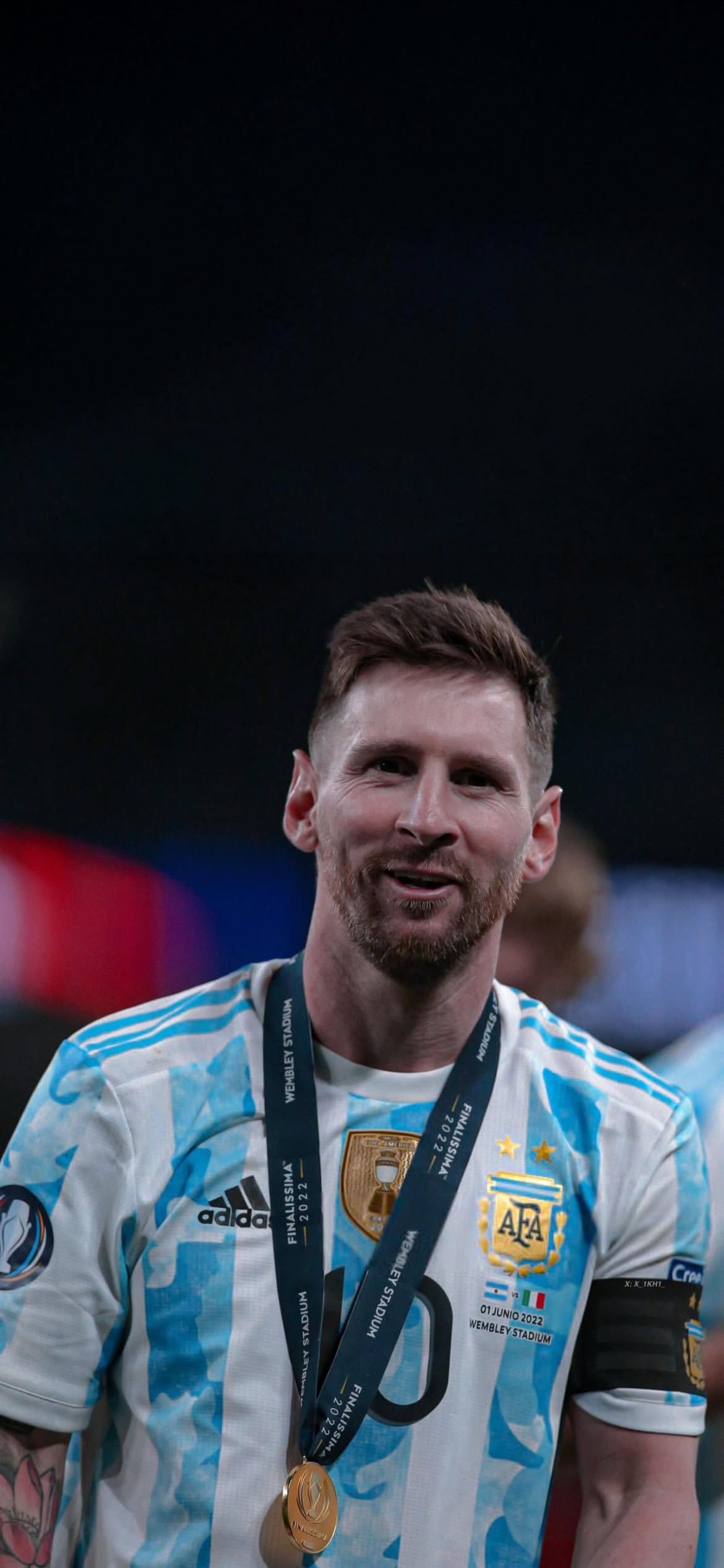 1170x2532 Lionel Messi after winning Finalissima 2022 Football Wallpaper