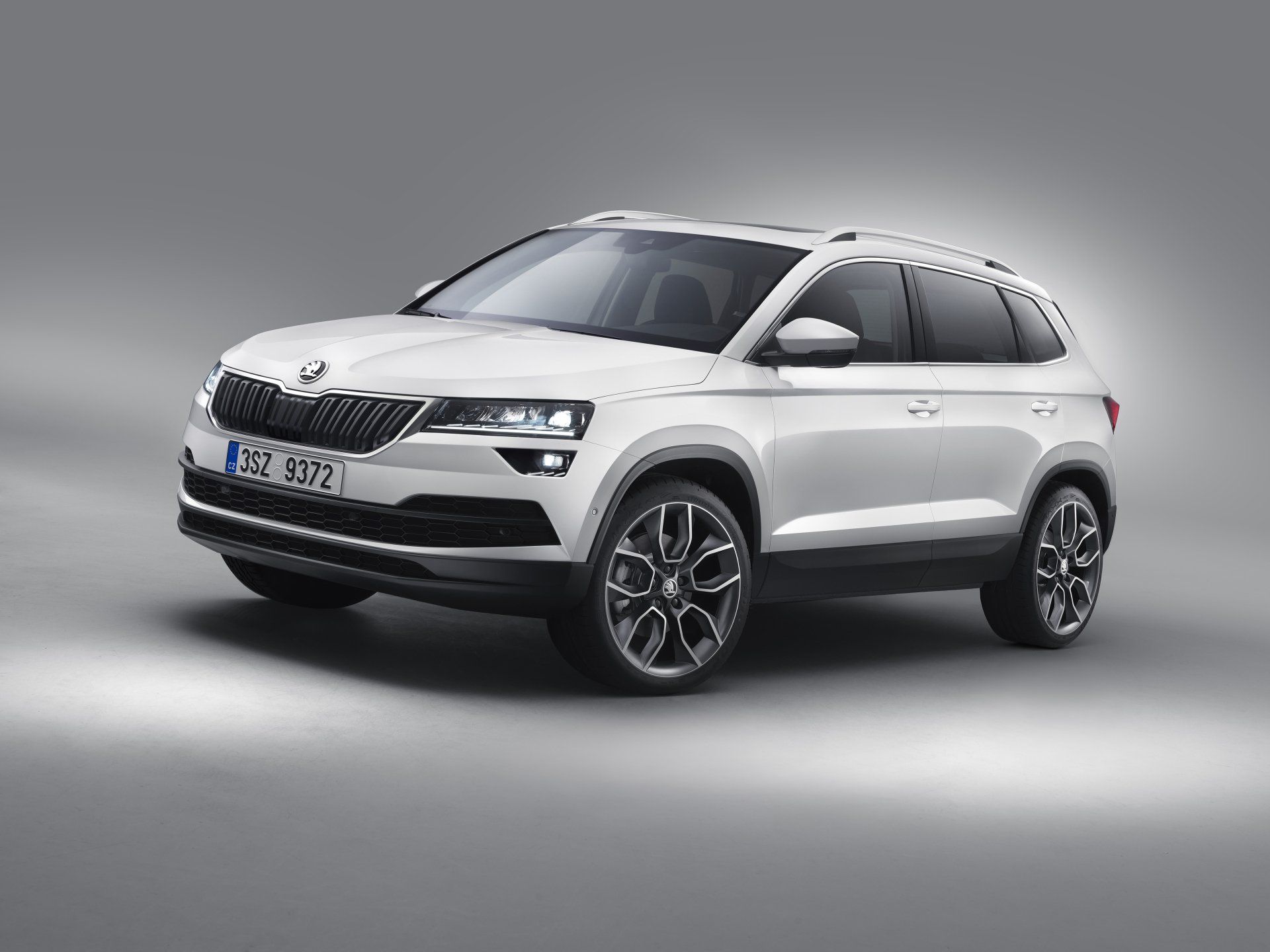 1920x1440 Download White Car SUV Car Skoda Vehicle Skoda Karoq 4k Ultra HD Wallpaperx3375