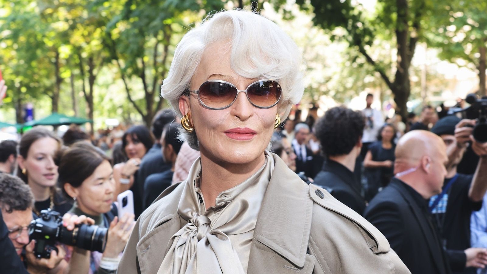 1600x900 Alexis Stone transforms into Miranda Priestly for Paris Fashion Week