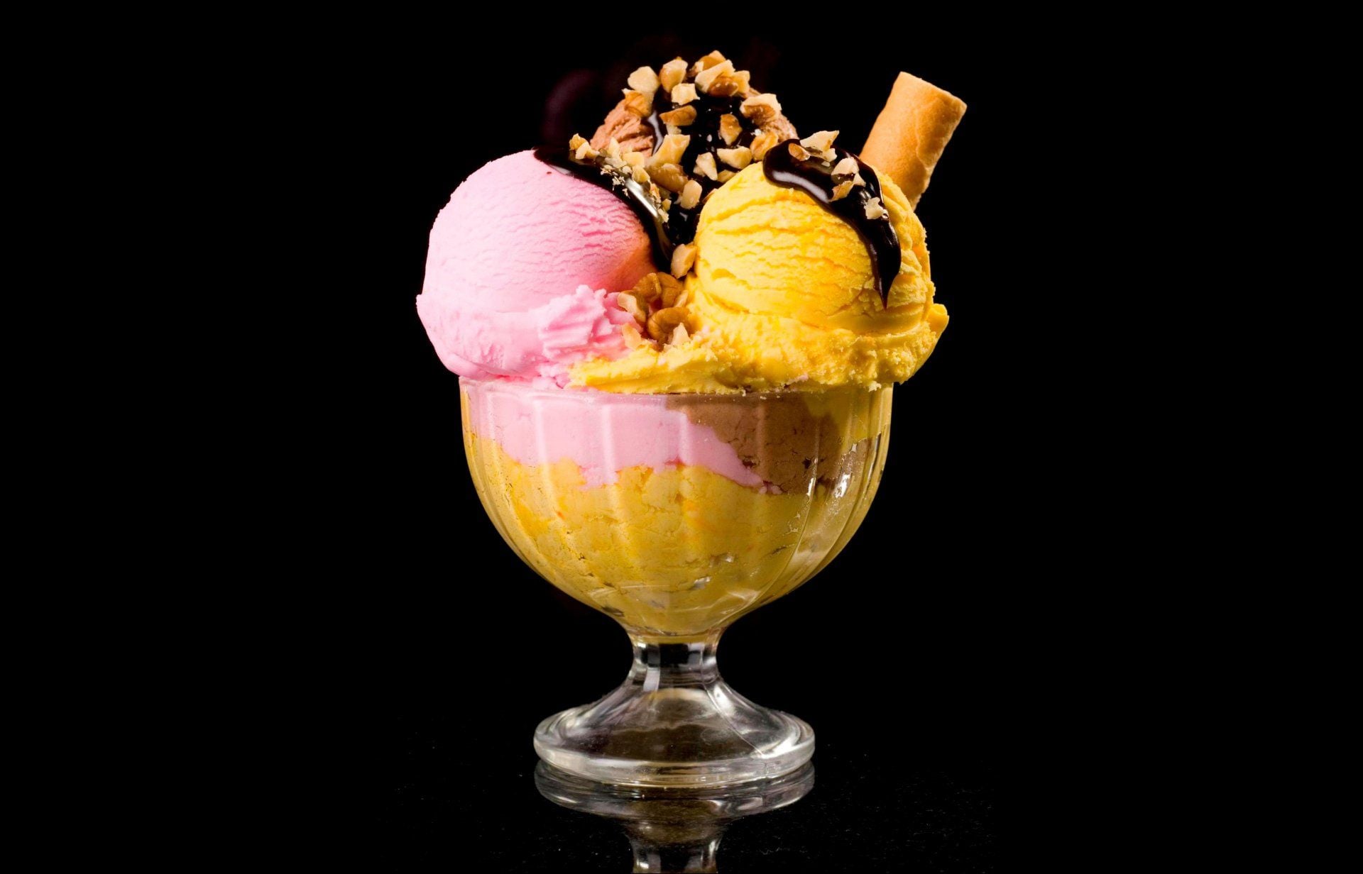 1920x1232 Delicious Ice Cream Delight Ultra HD Wallpaperx2949