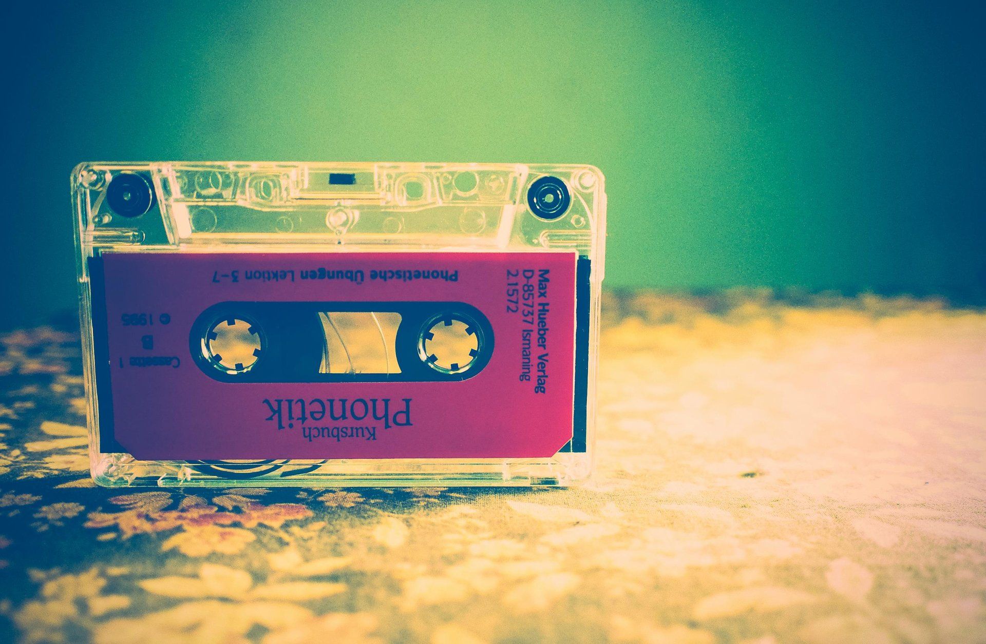 1920x1255 Download Music Cassette HD Wallpaperx1255