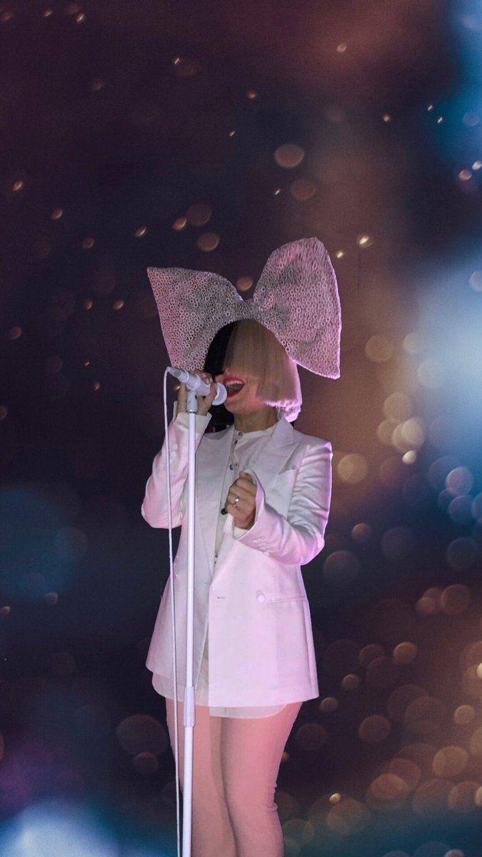 675x1200 Sia Furler Photo's tweet two on the bottom are for