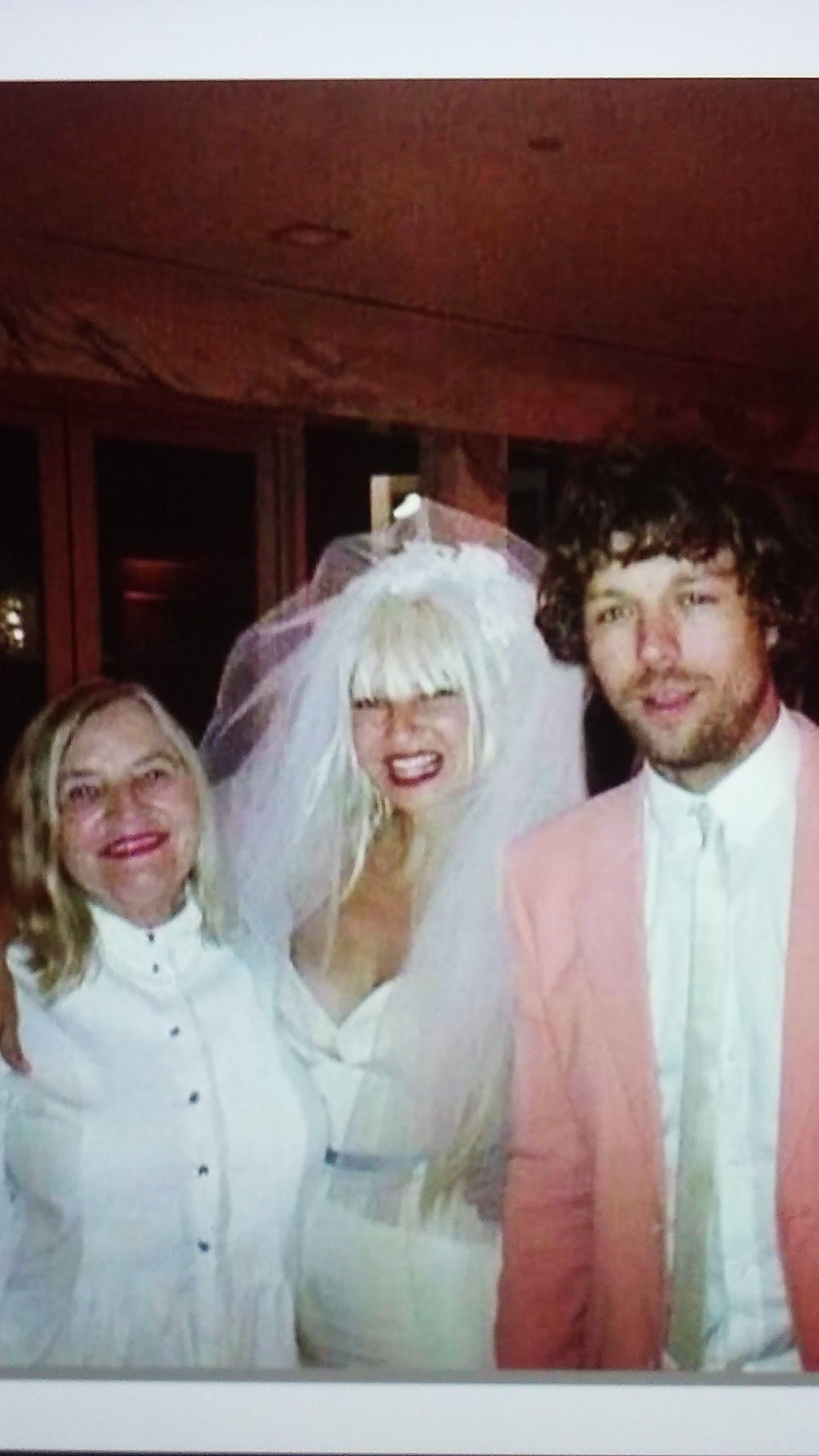 1440x2560 Sia's Wedding❤️. Sia cantante, Celebridades, Cantantes