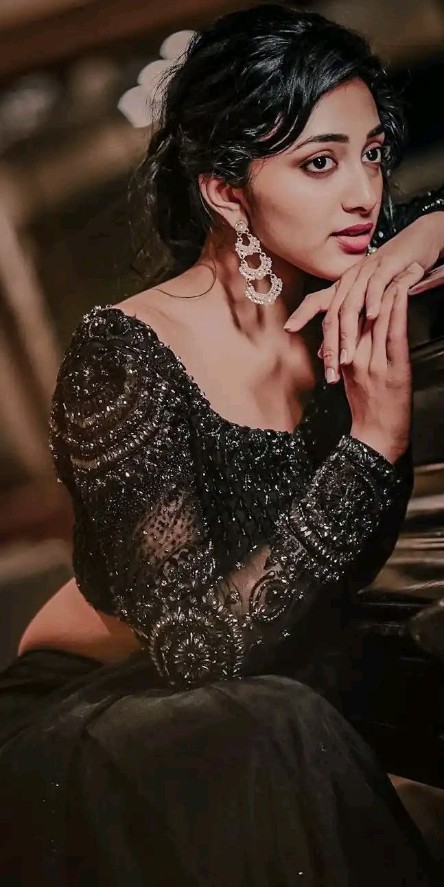 647x1293 Preity Mukhundhan