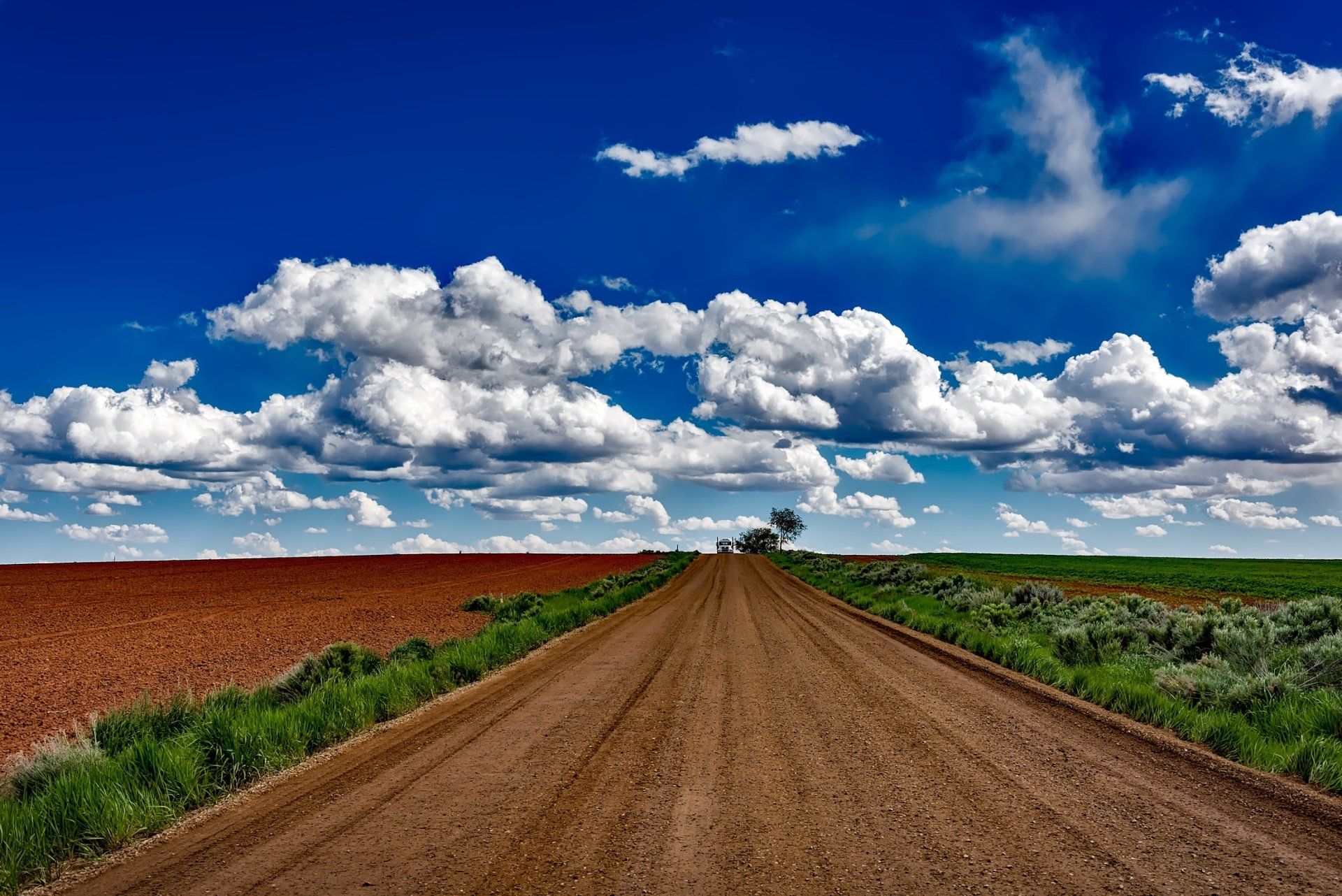 1920x1282 Dirt Road to Endless Skies