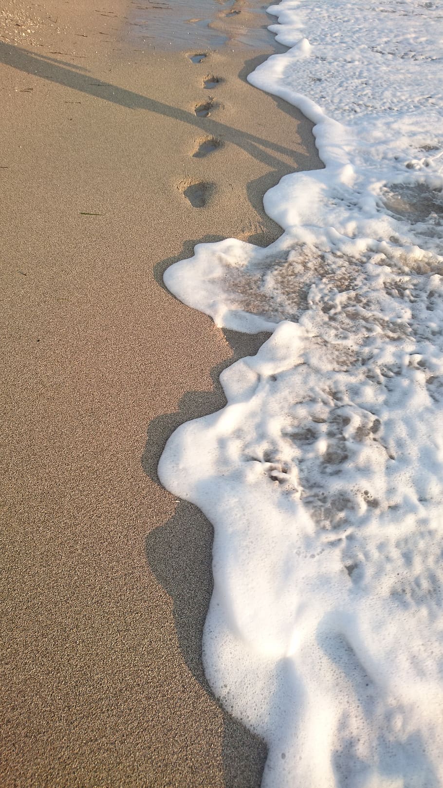 910x1618 traces, water, beach, sandy, spacer, the waves, lockscreen wallpaper, land