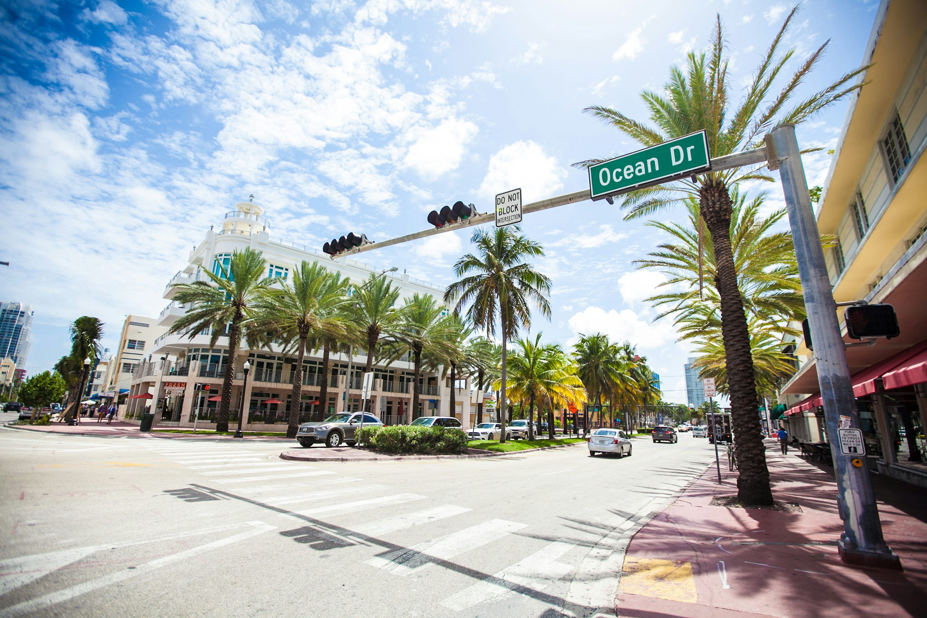 3000x2000 Ocean Dr. road signage photo