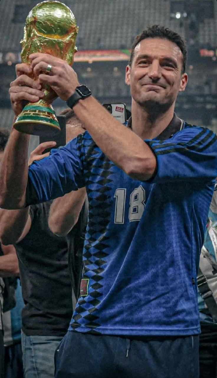 736x1282 Campeones del mundo