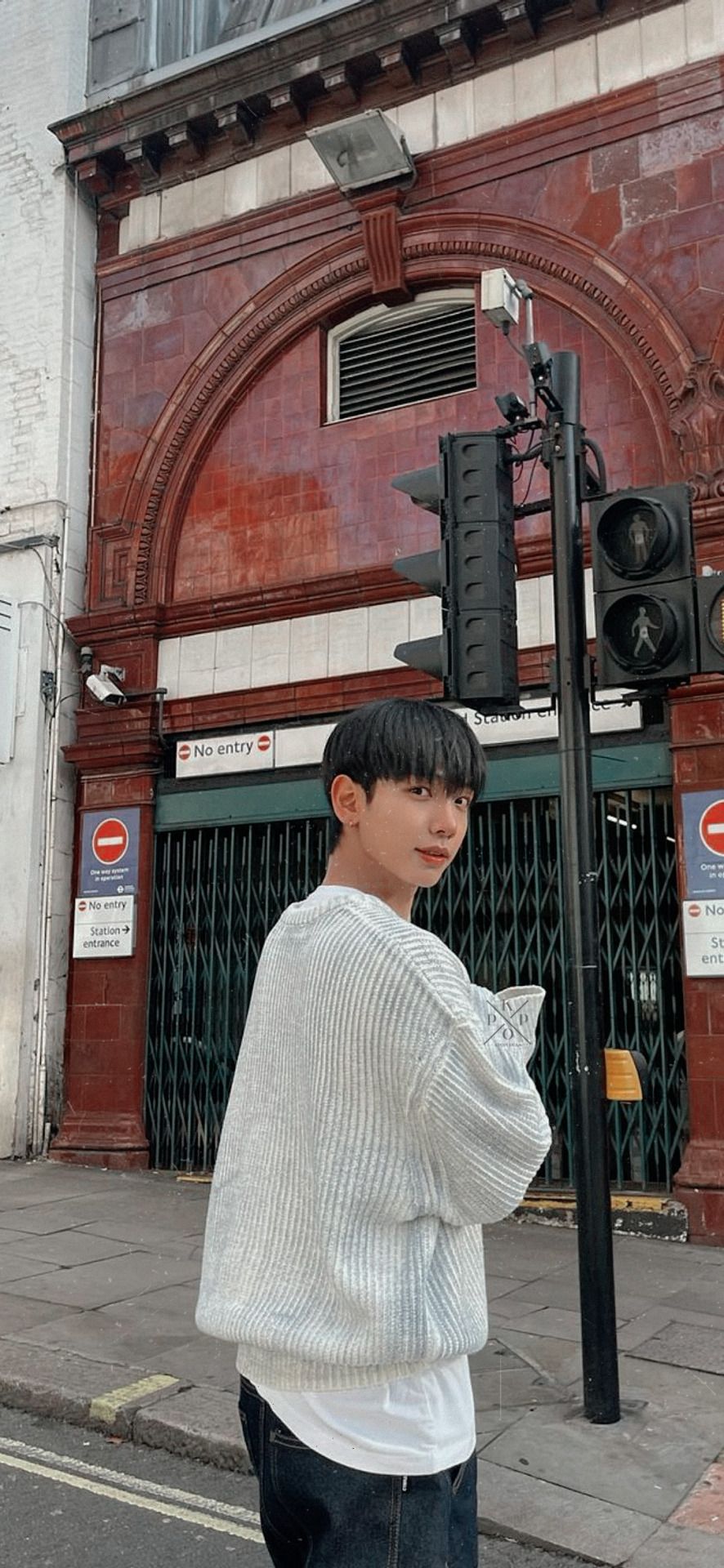 886x1920 Kpop Locks