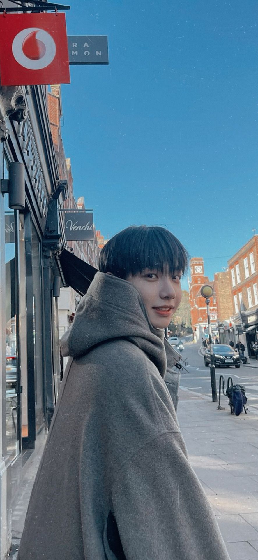 886x1920 Kpop Locks