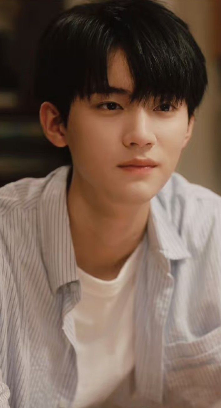 707x1303 When I Fly Towards You”