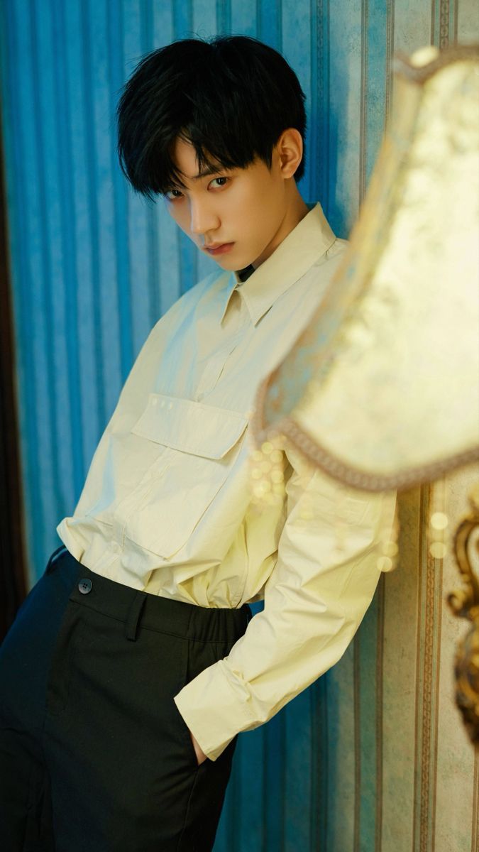 675x1200 Zhou yiran wallpaper. Zhang lurang outfits, Zhou yiran dimples, China male