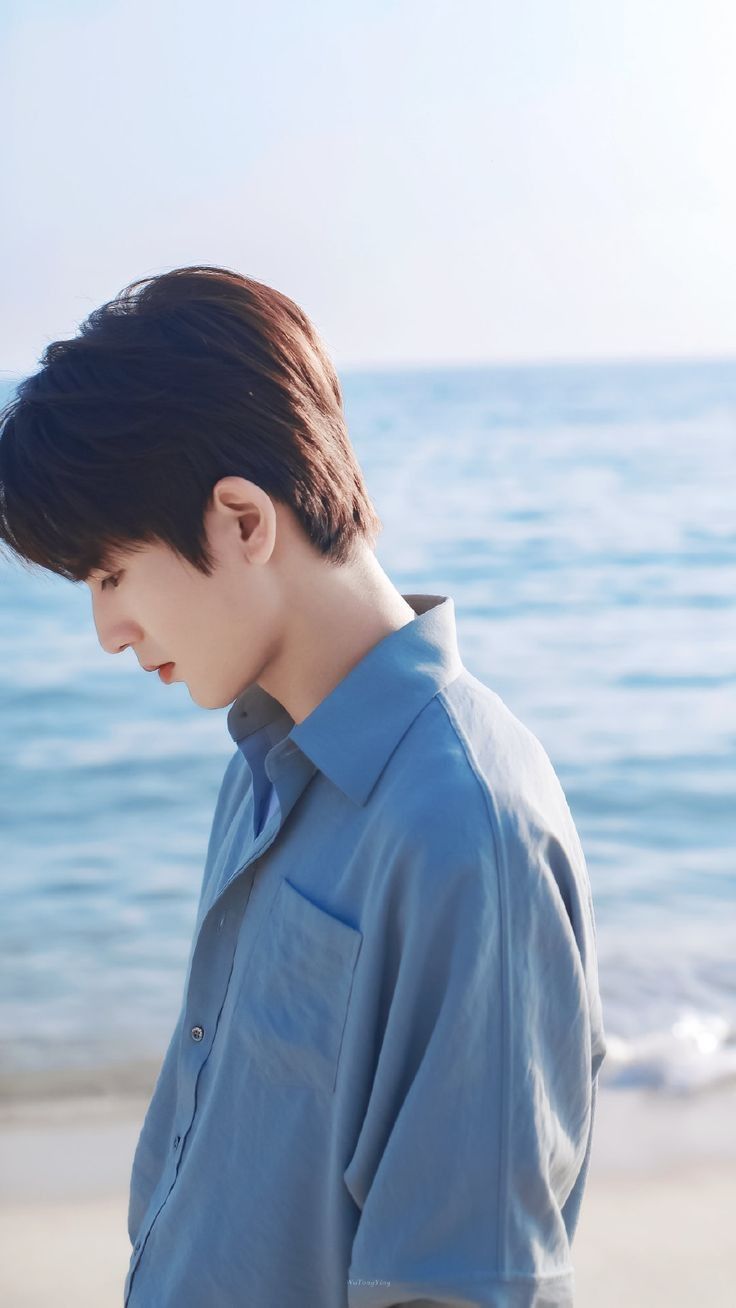 736x1308 Zhang Ling He