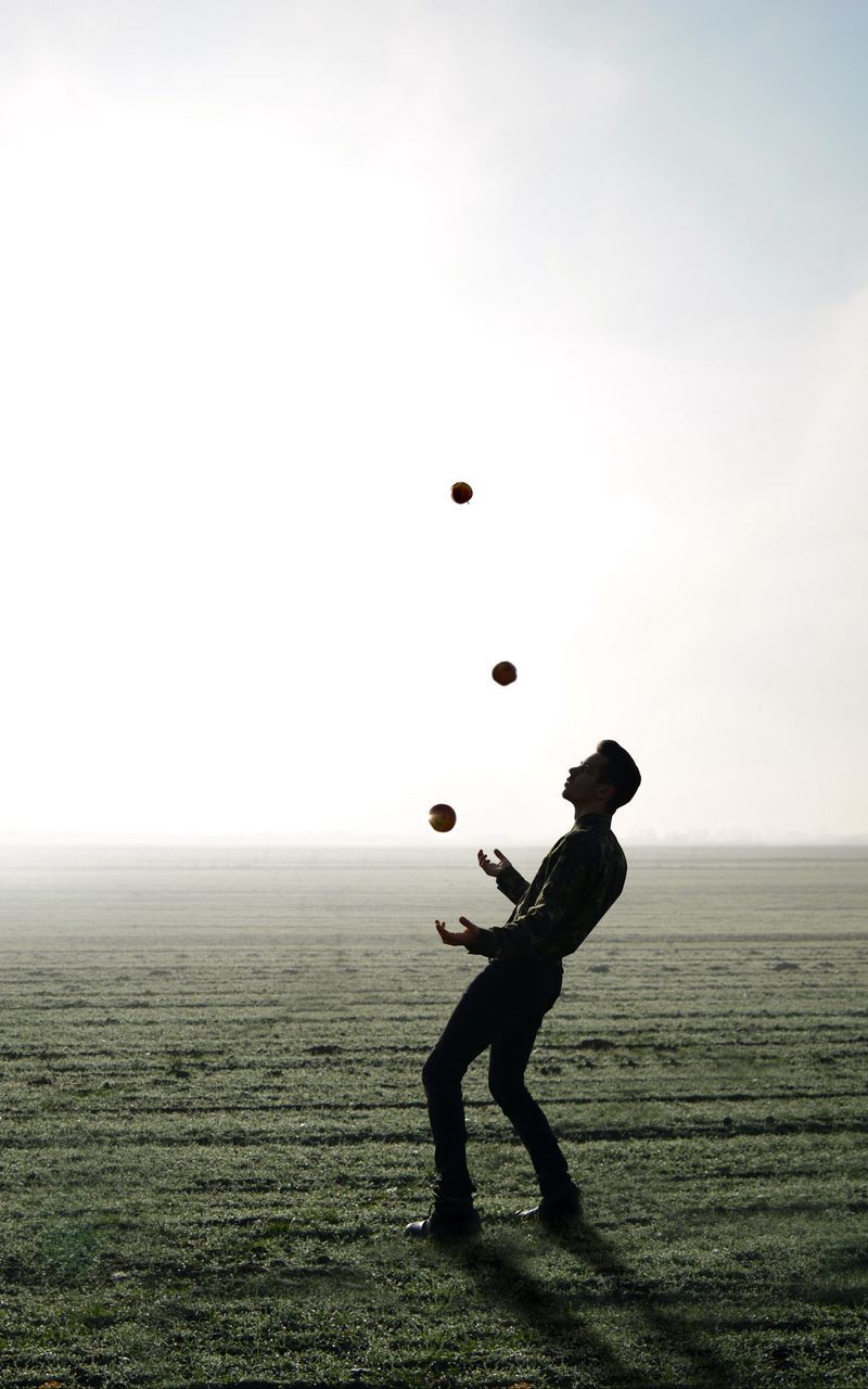 800x1280 Download Wallpaper 800x1280 Man, Silhouette, Juggling, Field, Fog Samsung Galaxy Note Gt N Meizu Mx2 HD Background