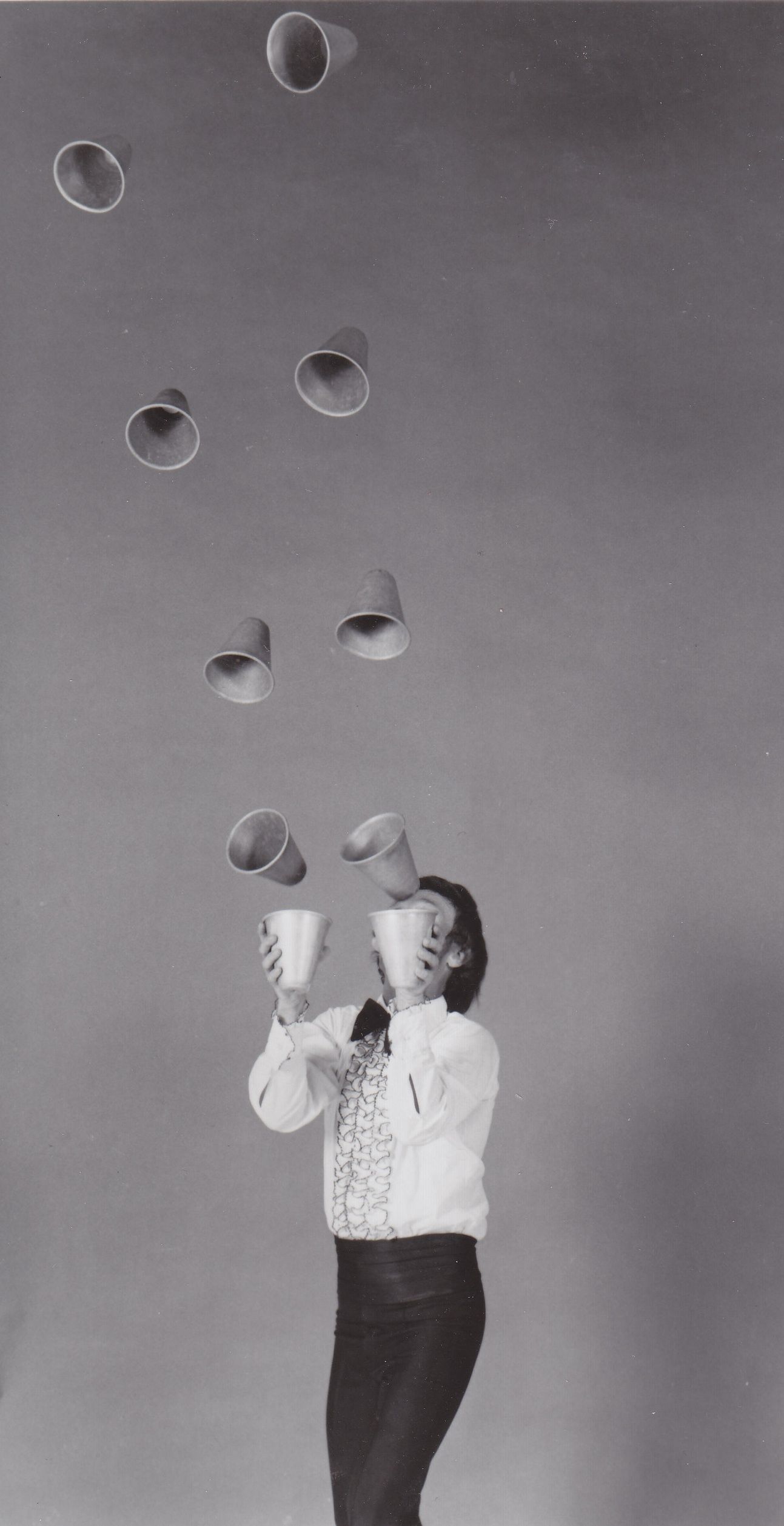 1293x2514 Juggling Wallpaper