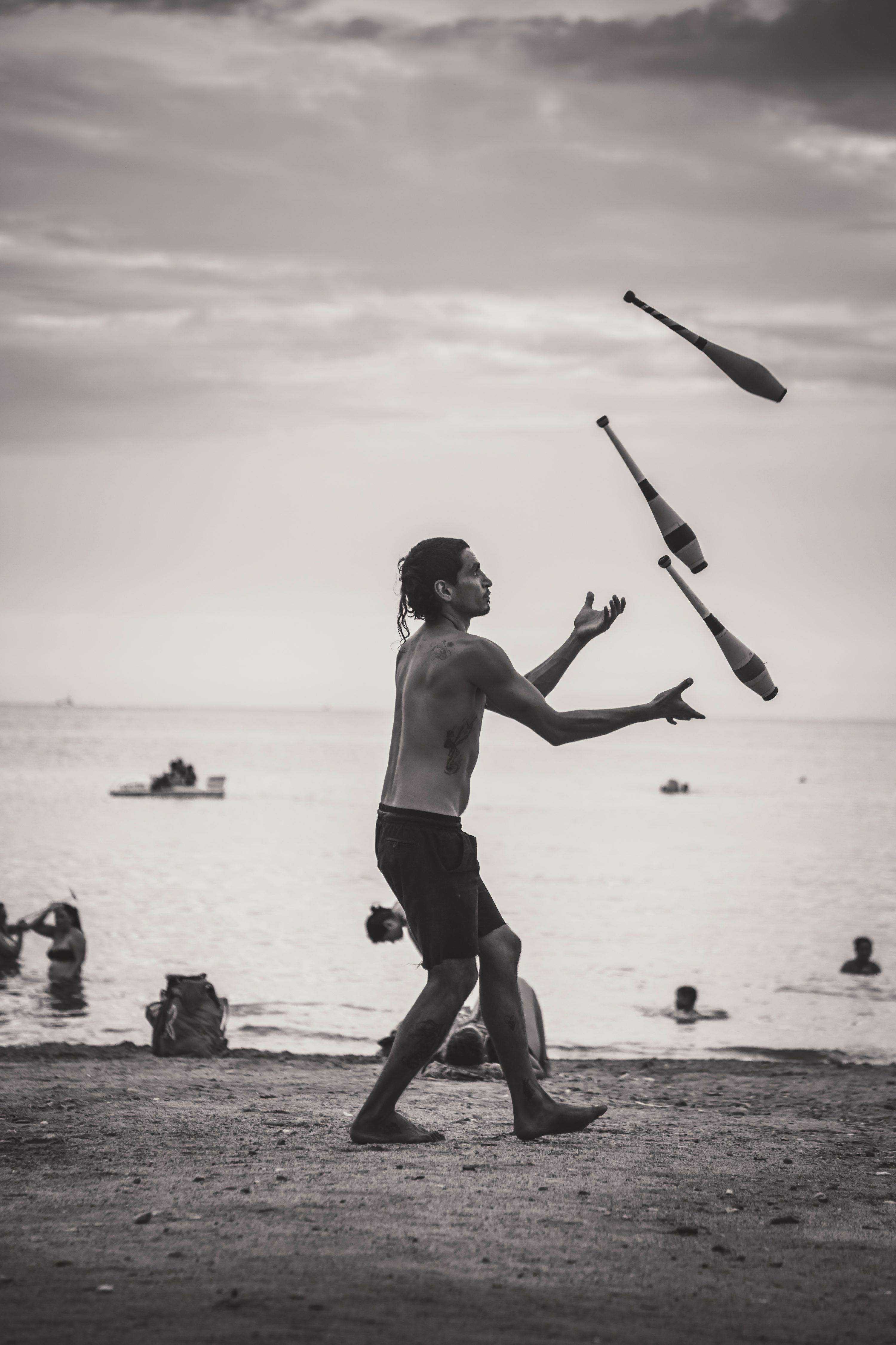 3000x4500 Grayscale photo of man juggling on shore photo