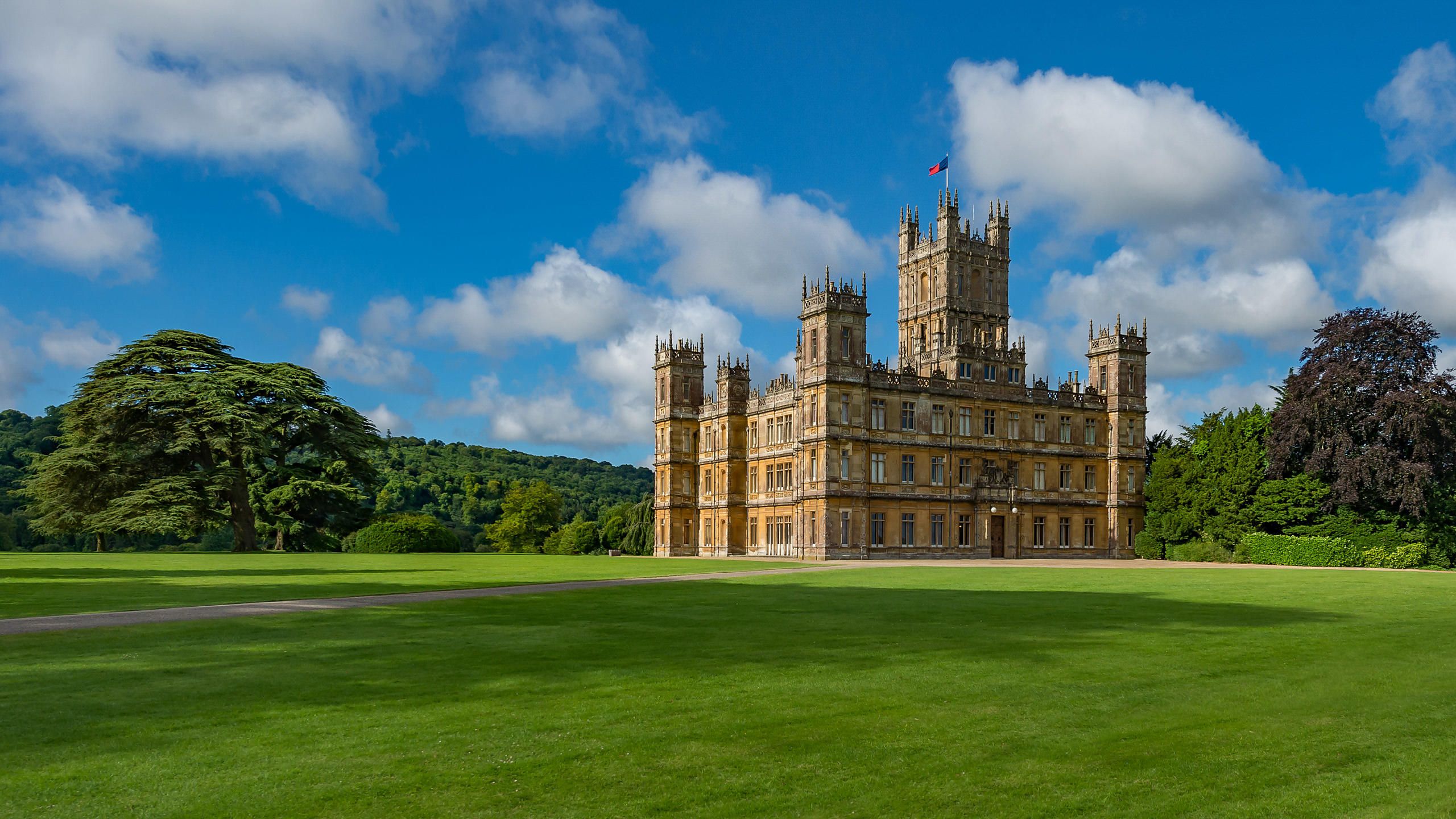 2560x1440 Upix Photography. Highclere Castle in England Upix Photography