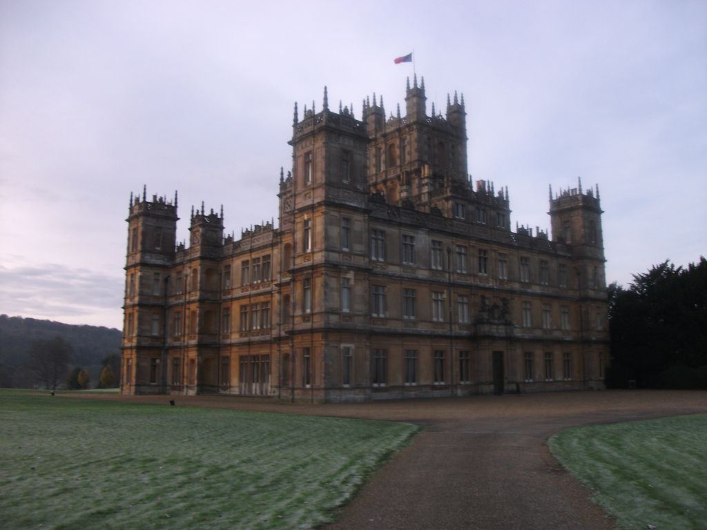 1024x768 Highclere Castle