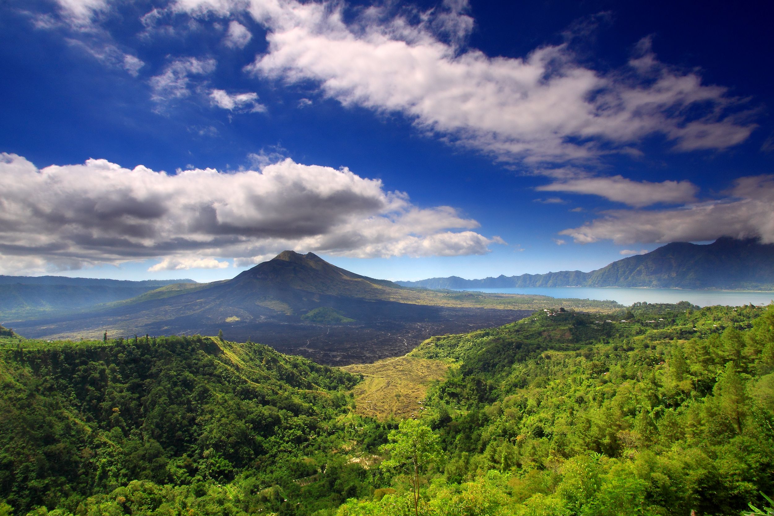 2500x1667 Mount batur and