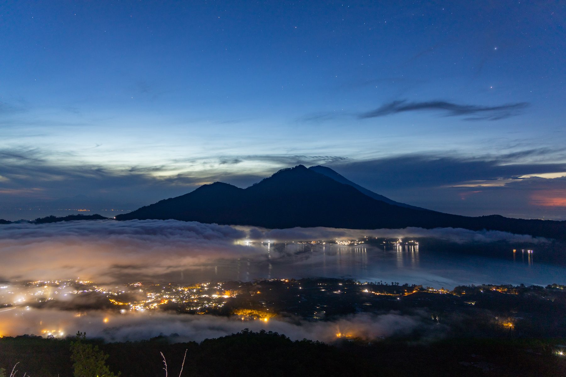 1800x1200 A stunning sunrise vista from Mount Batur in Bali. Hiking the World