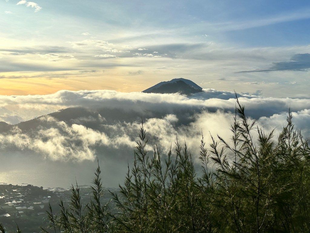 1024x768 Mount Batur