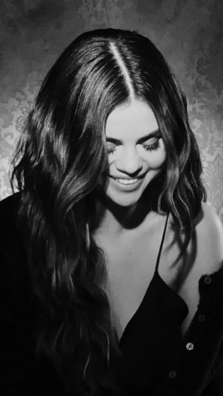 736x1308 Selena Gomez