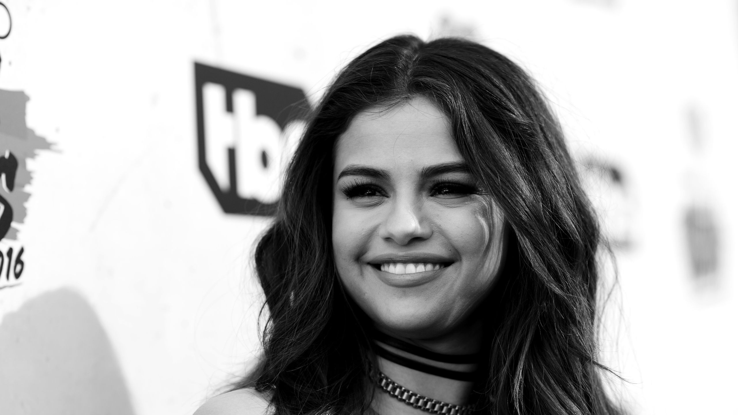 2560x1440 Selena Gomez New TV Show