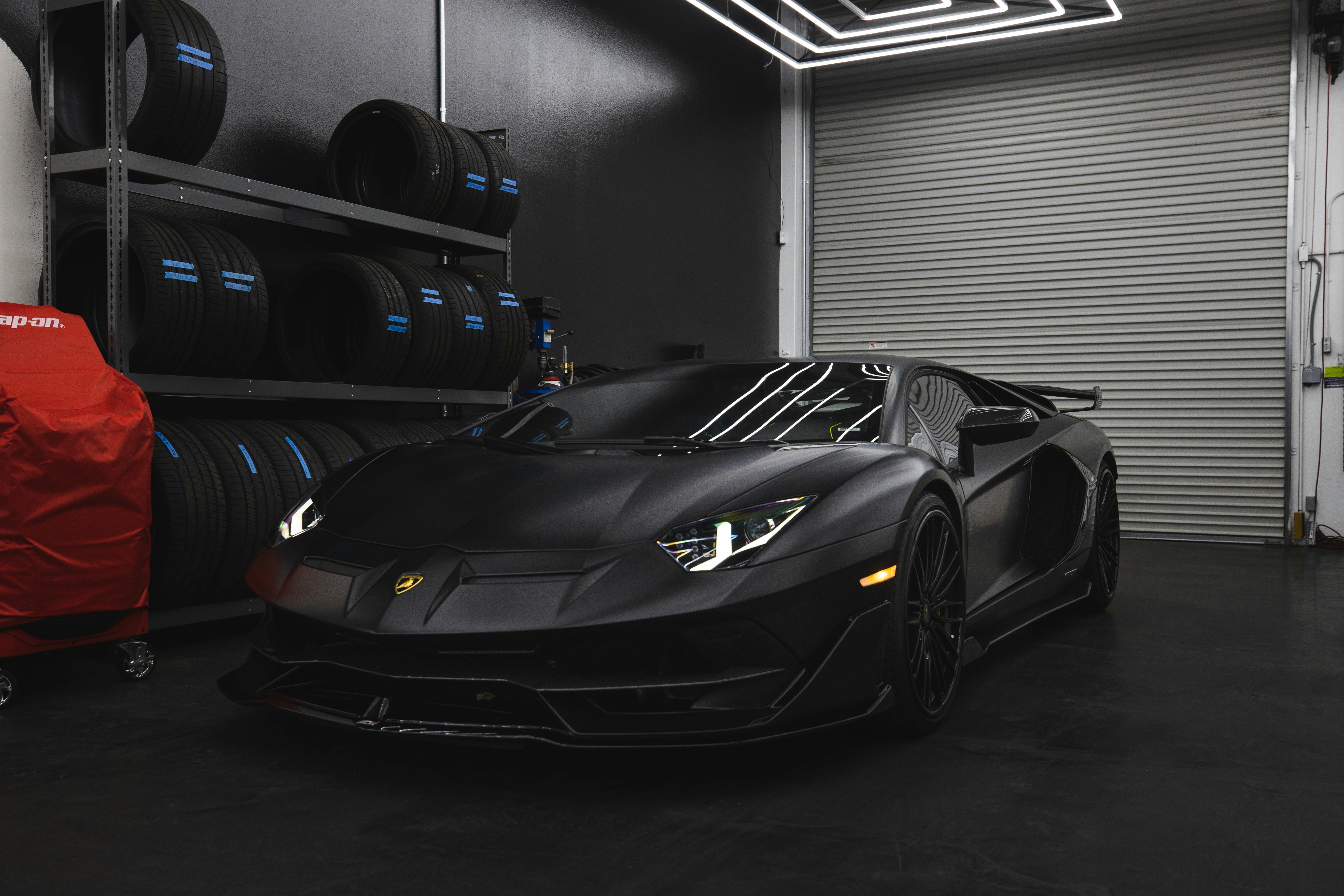 5472x3648 Black Lamborghini Aventador in a Garage · Free