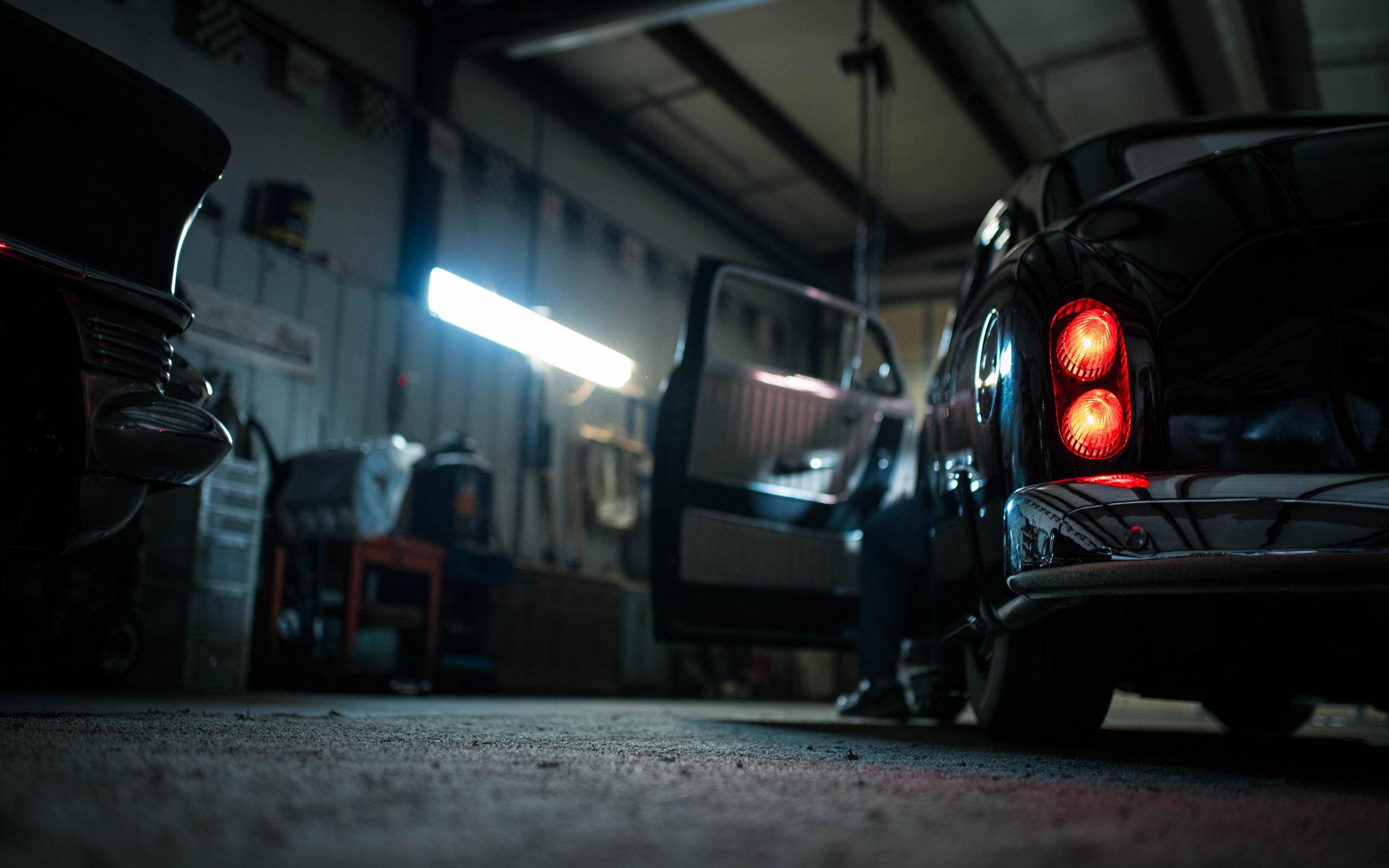 2560x1600 Garage Wallpaper