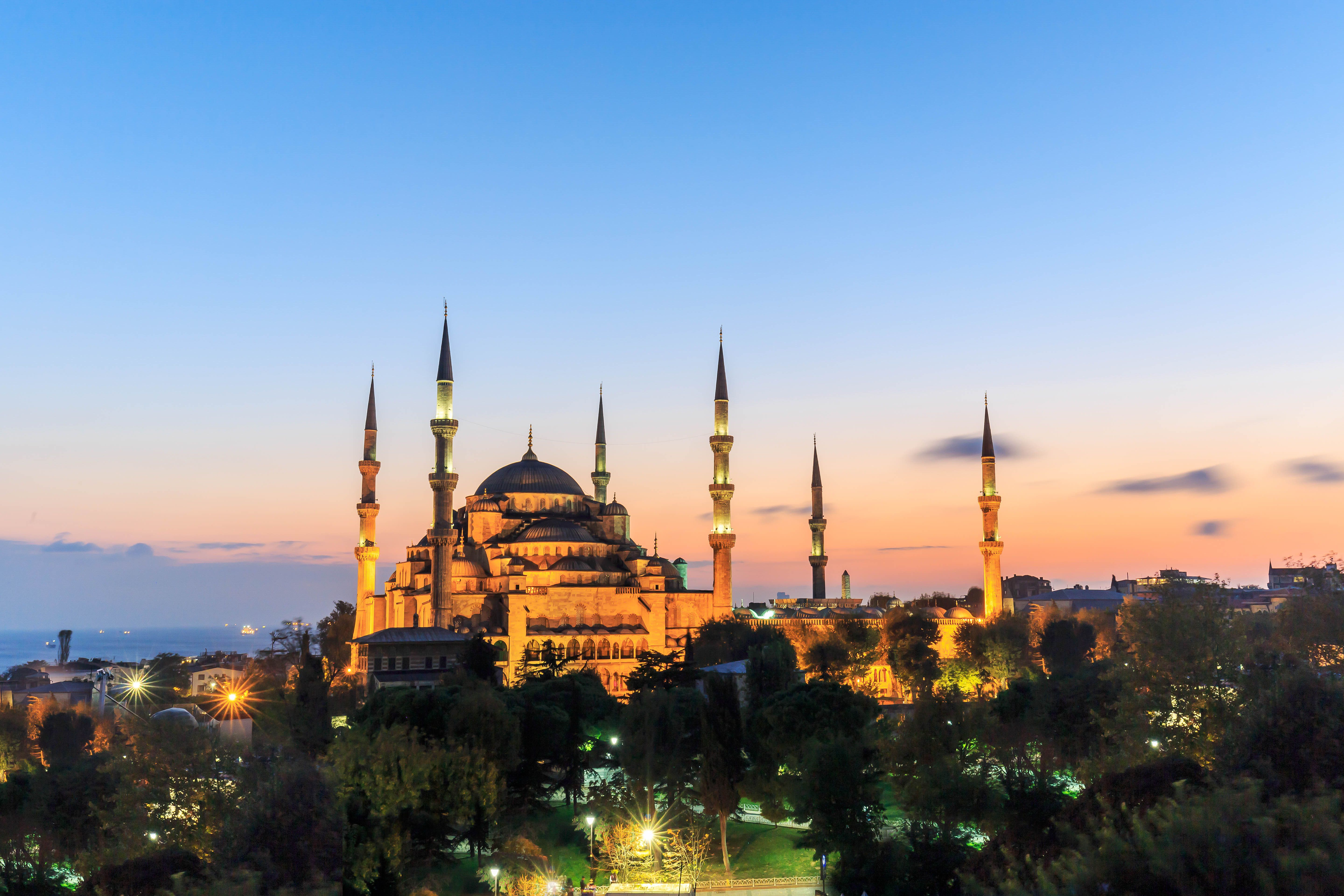 5760x3840 Iconic Blue in Istanbul: Sultan Ahmed Mosque You Cannot Miss