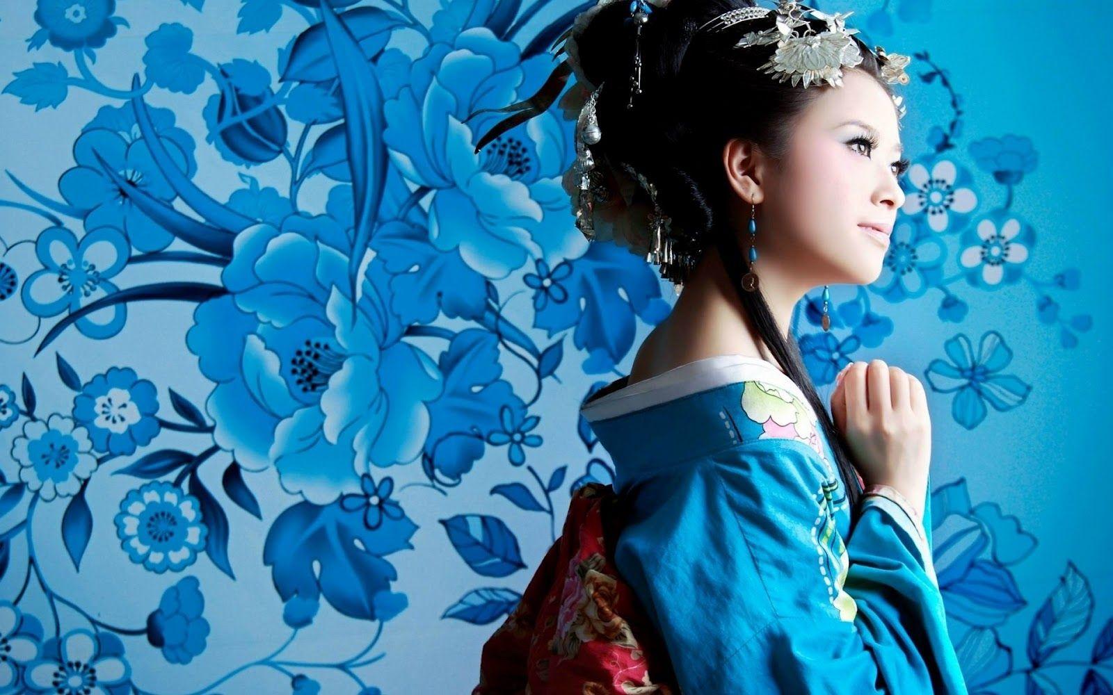 1600x1000 Kimono Girl Wallpaper