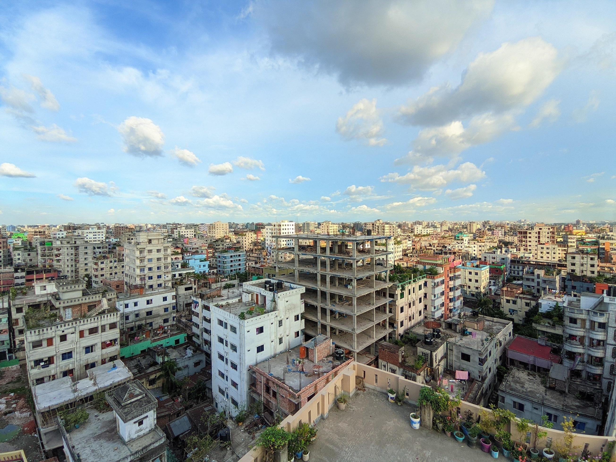 2609x1960 City view from the building roof in Dhaka, Bangladesh. Beautiful Sunset, blue cloudy sky