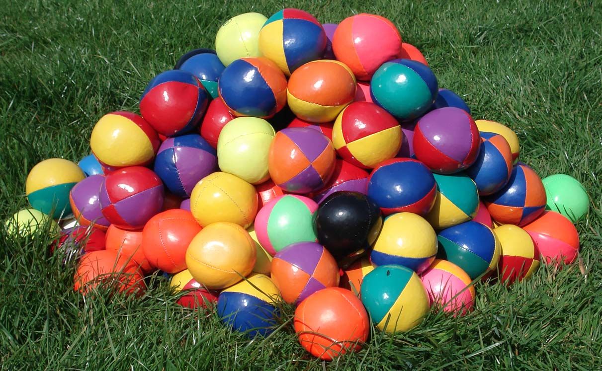 1211x747 Juggling Widescreen Wallpaper 23539