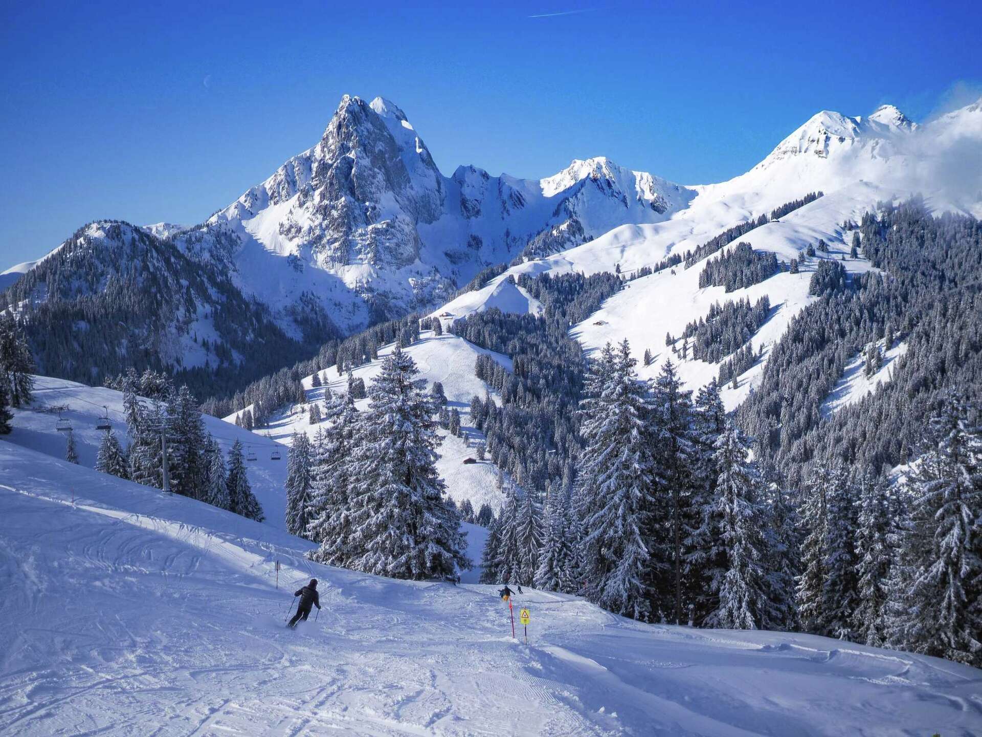 1920x1440 Glorious Gstaad: Enjoy the great outdoors in this sparkling Swiss town