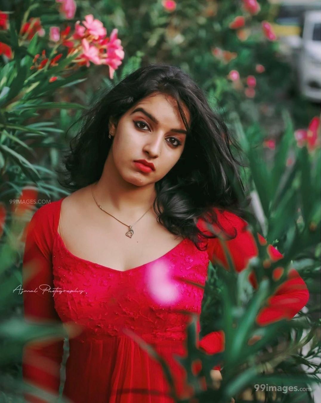 1076x1350 Malavika Menon Wallpaper