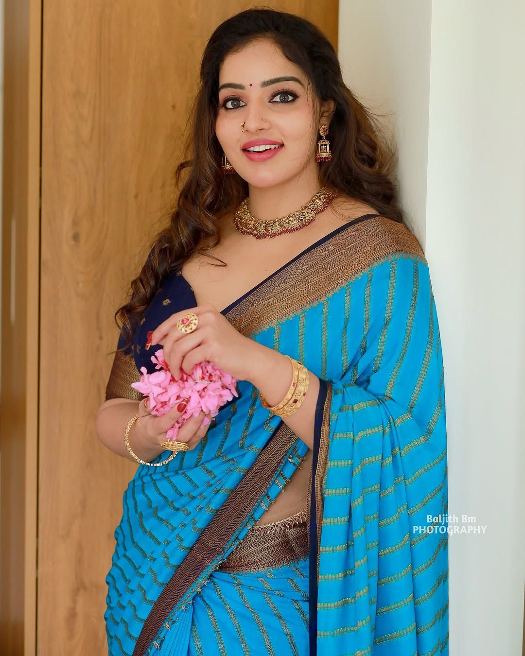 1080x1350 Malavika Menon's Traditional Elegance: A Stunning Saree Look