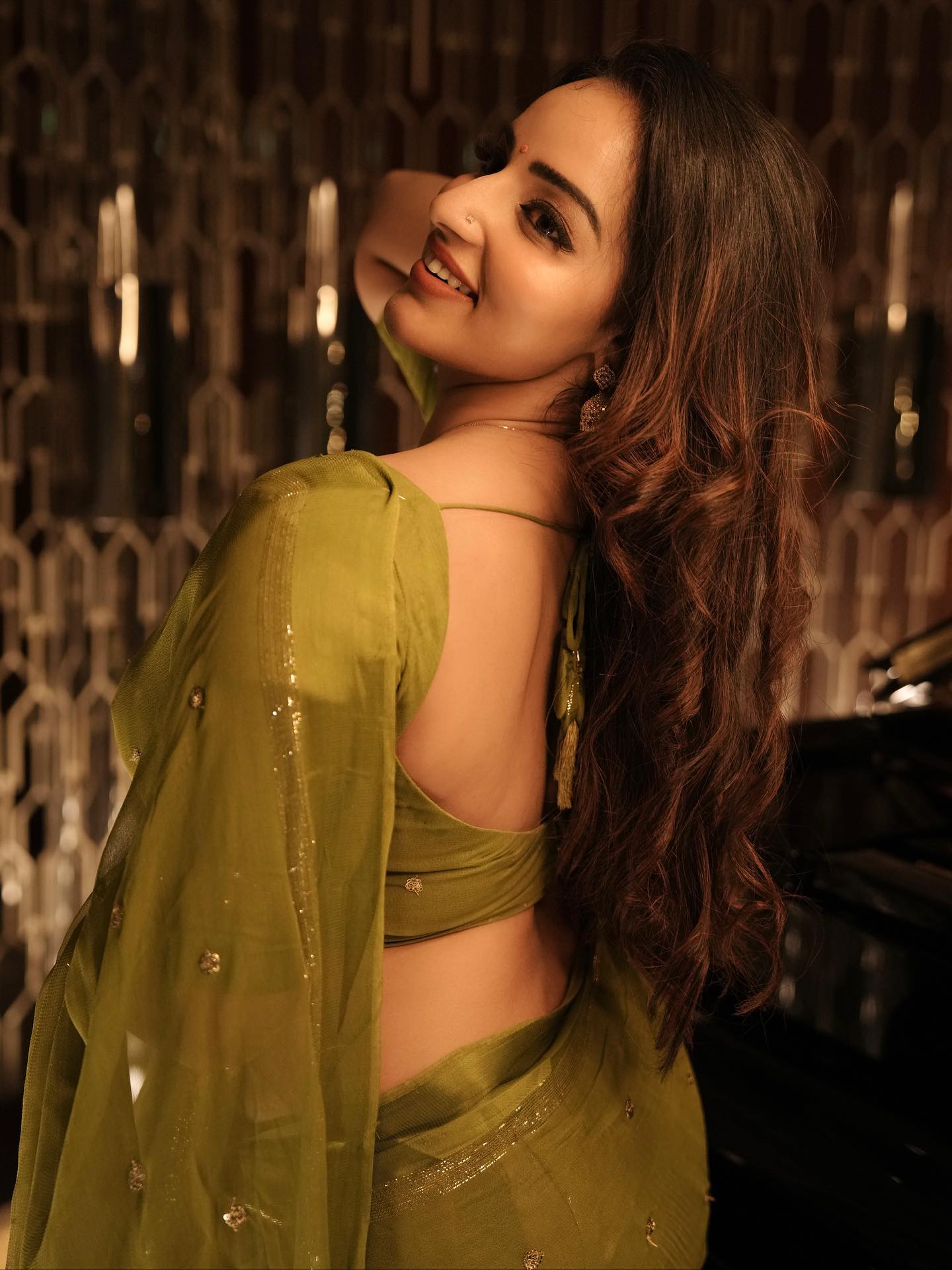 1440x1920 Malavika Menon's Backless Blouse And Green Saree Are A Vibe