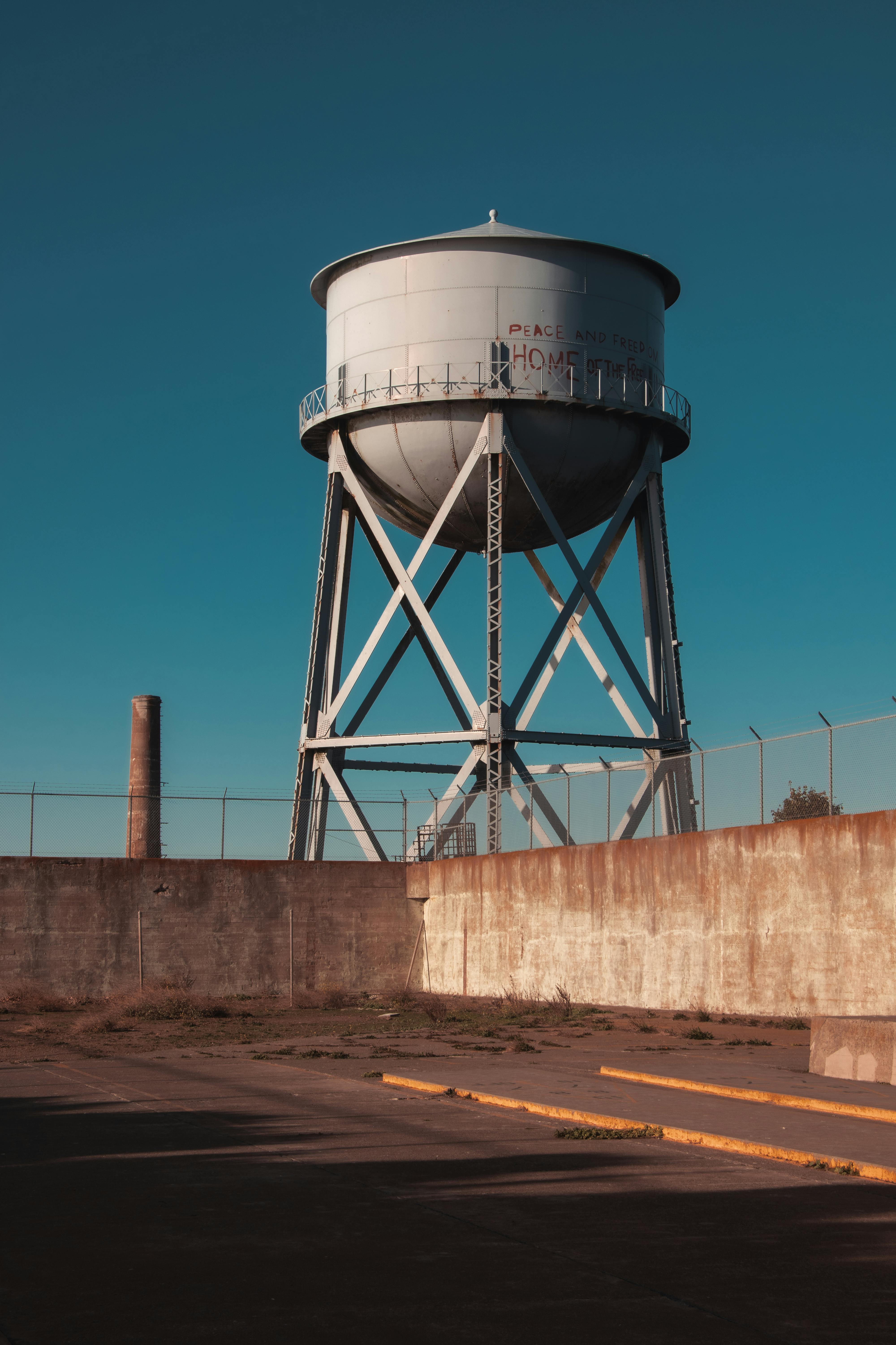 4000x6000 Water Tower in Suburban Area · Free
