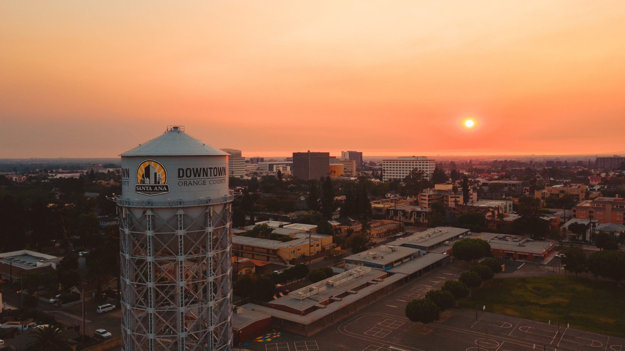 2560x1440 Water Tower Sunset of Santa Ana