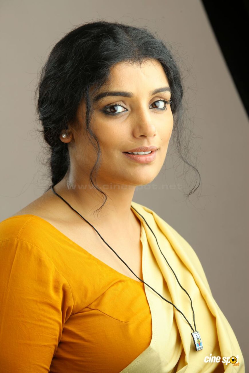 870x1305 Swetha menon. Any Photo Gallery