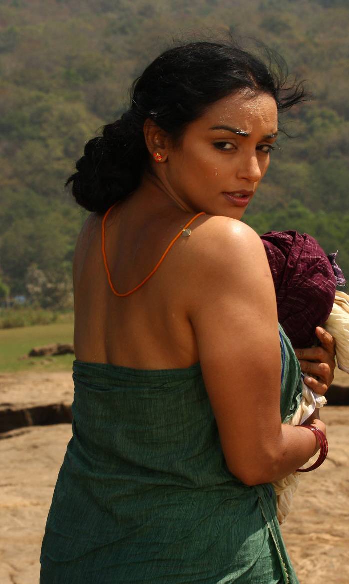 699x1167 Swetha Menon Wallpaper