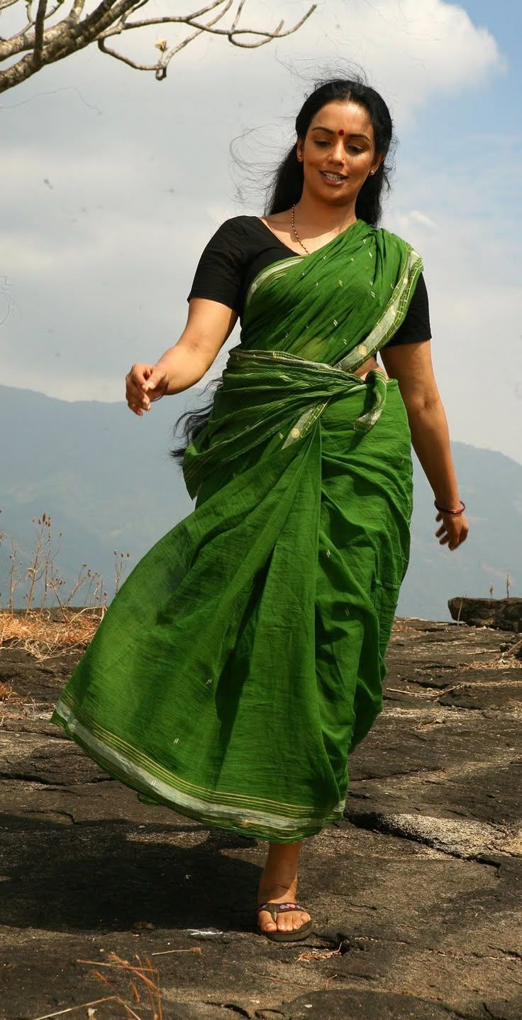 736x1436 shweta menon