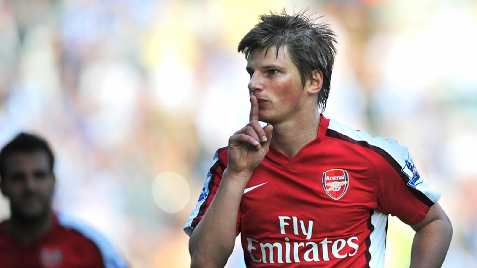 1600x900 Arshavin lost in translation
