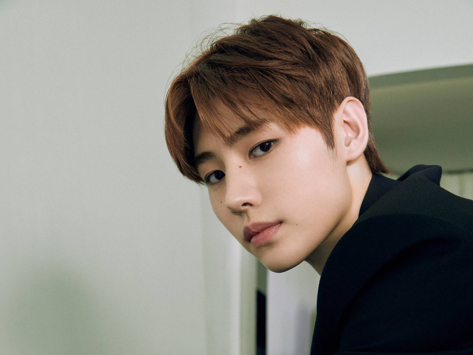 1920x1440 Download Sunghoon Side View Enhypen Aesthetic Wallpaper